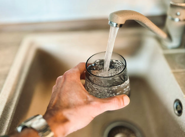 Immer häufiger Trinkwasser-Störfälle – ein bakteriensicherer Wasserfilter schützt